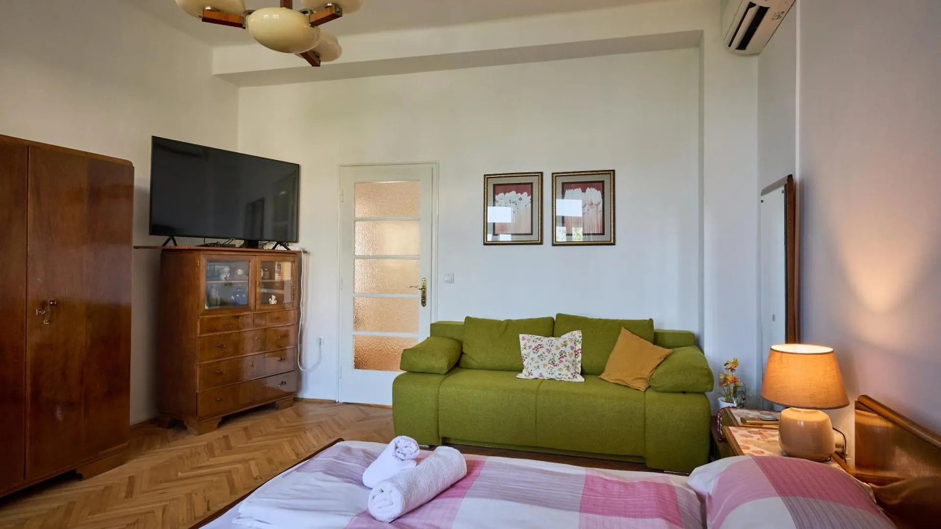 Leona Authentic Beachfront Villa 2Br Apt أوباتيا شقة