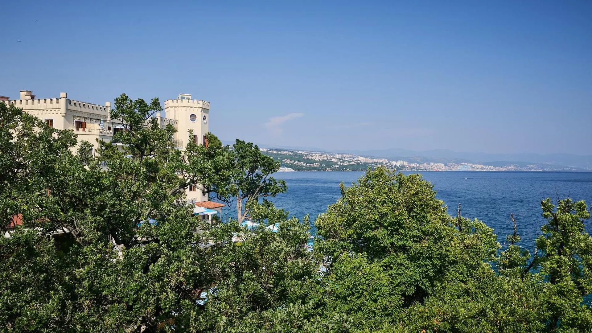 Leona Authentic Beachfront Villa 2Br Apt Opatija Apartmán
