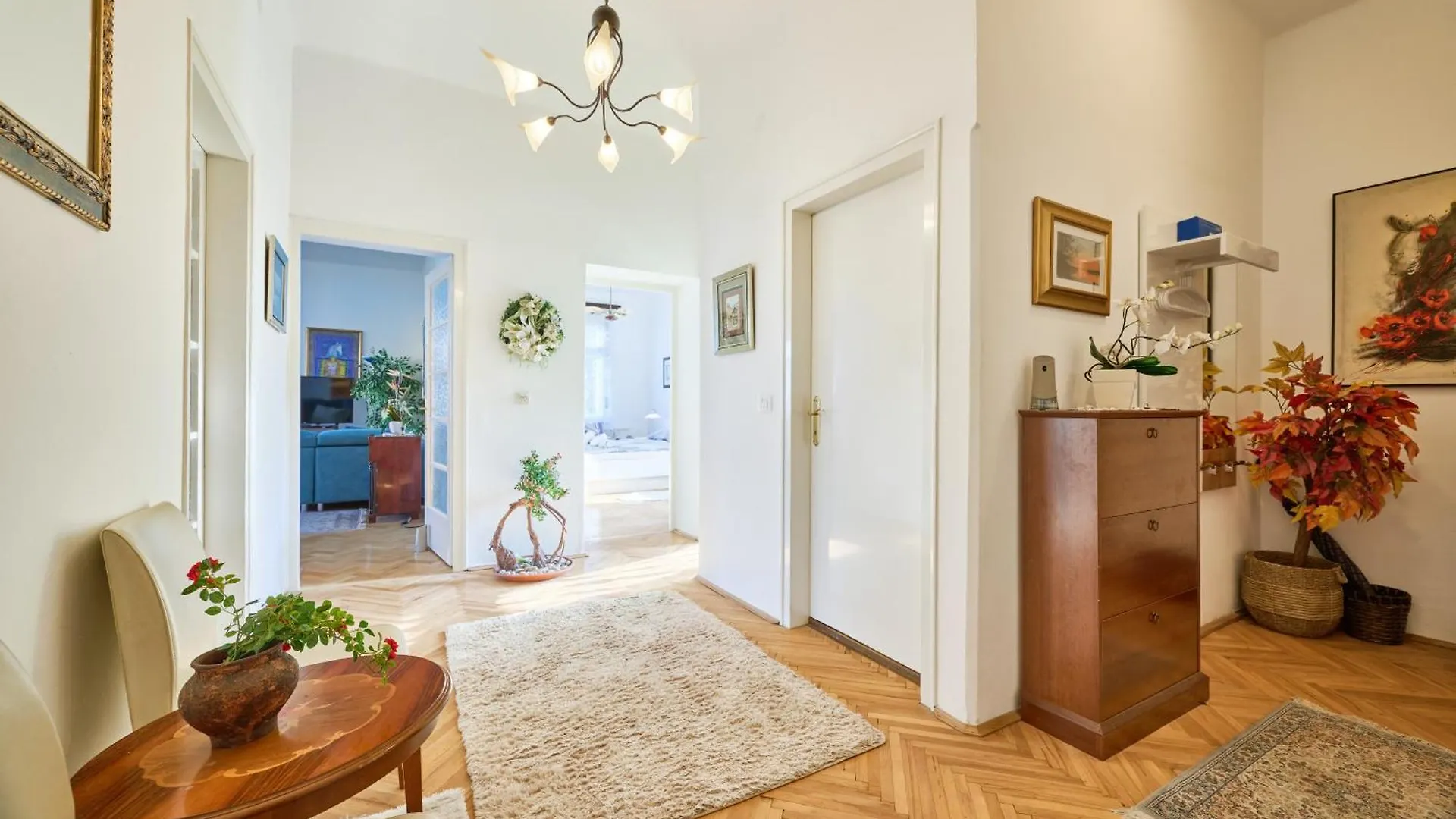Leona Authentic Beachfront Villa 2Br Apt أوباتيا