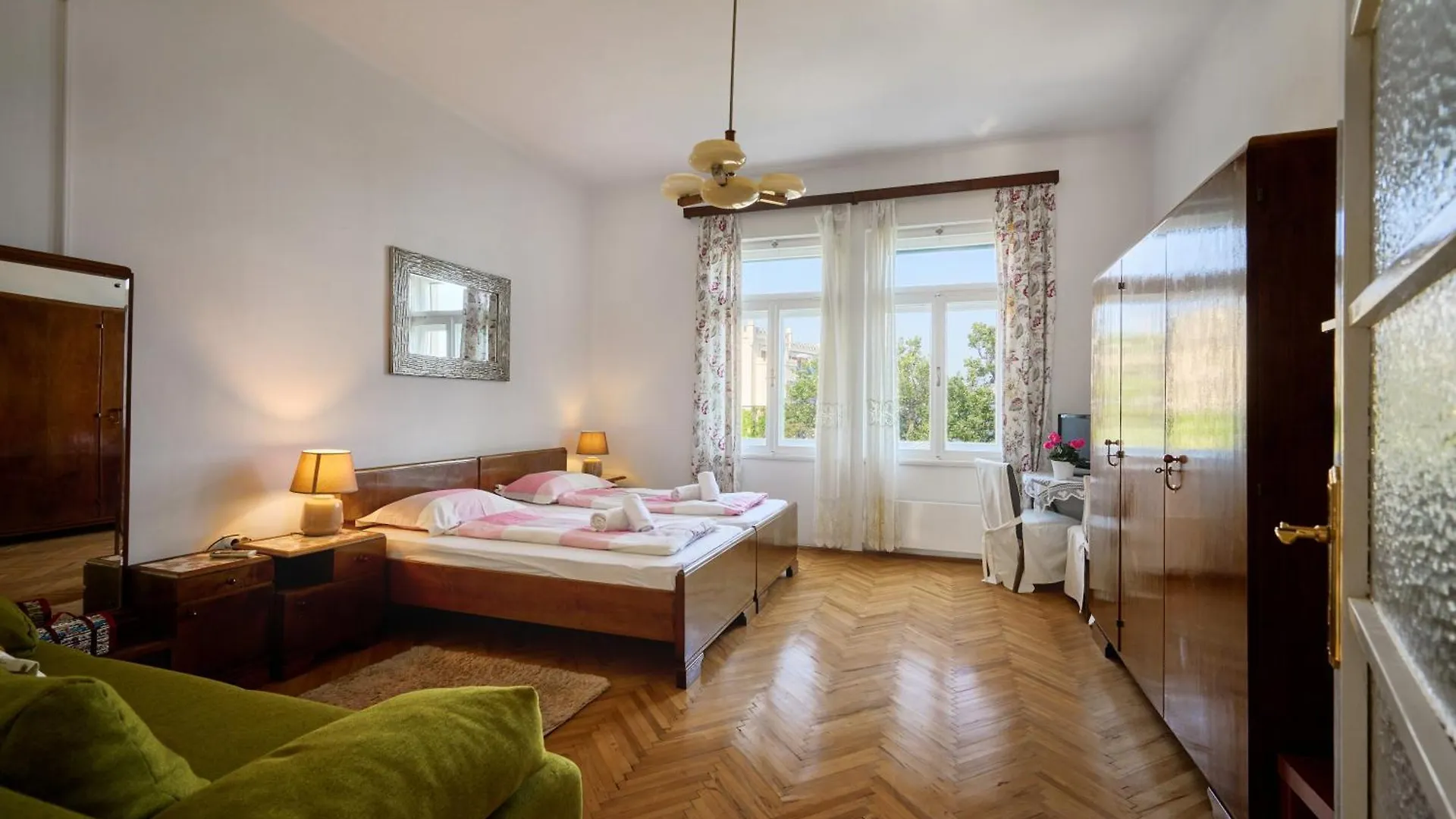 Leona Authentic Beachfront Villa 2Br Apt Opatija