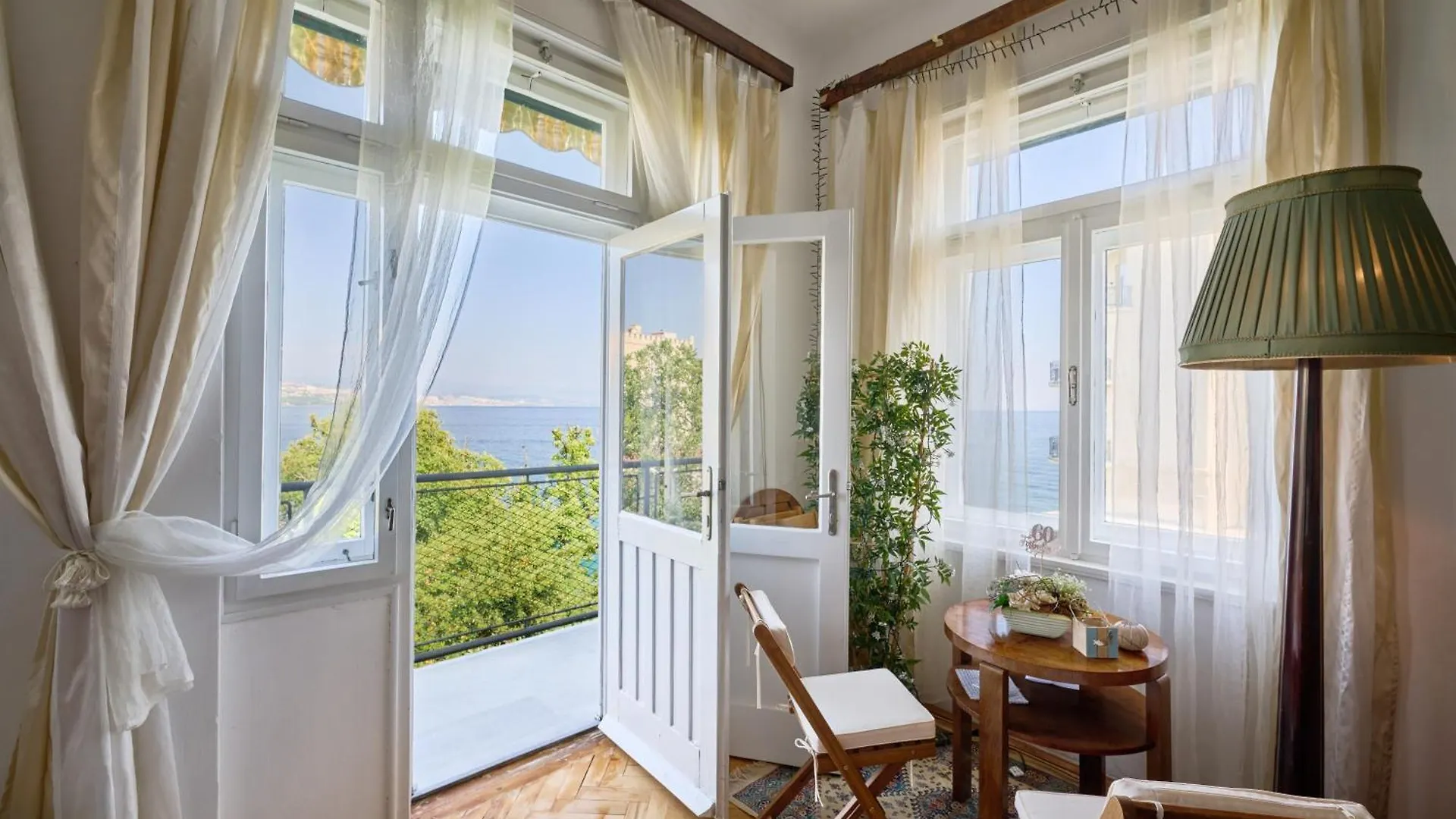 Leona Authentic Beachfront Villa 2Br Apt Opatija 0*,  Chorvatsko