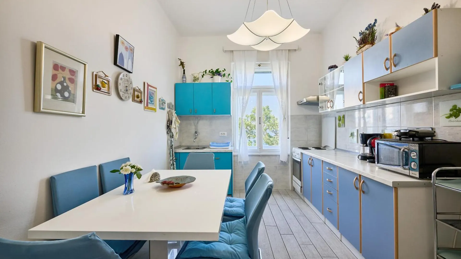 Leona Authentic Beachfront Villa 2Br Apt Opatija Apartmán